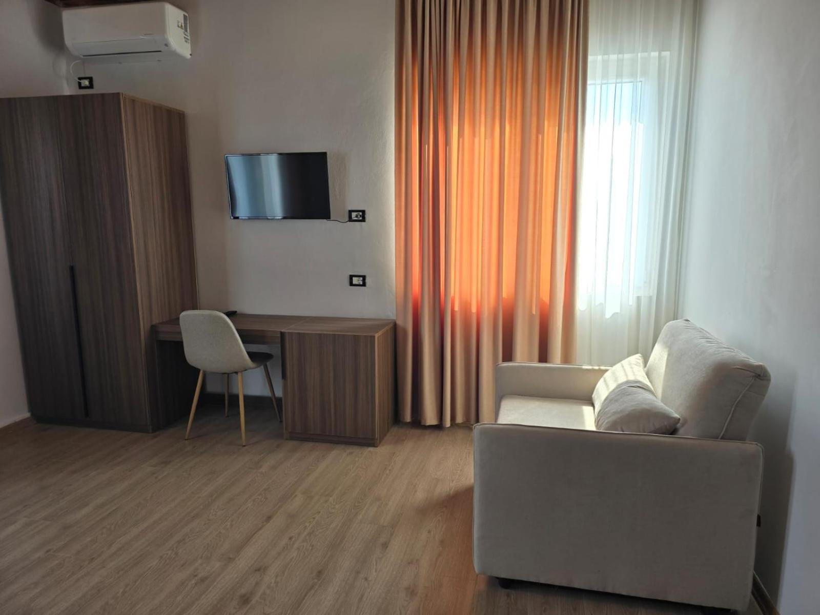 Hotel Aleks Shkoder Exterior photo