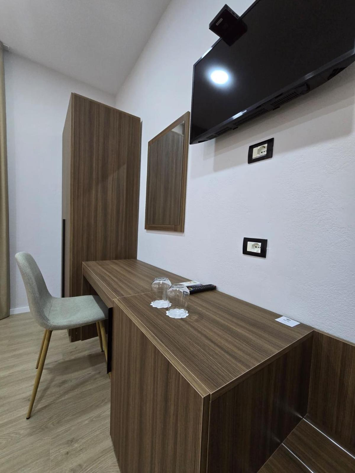 Hotel Aleks Shkoder Exterior photo