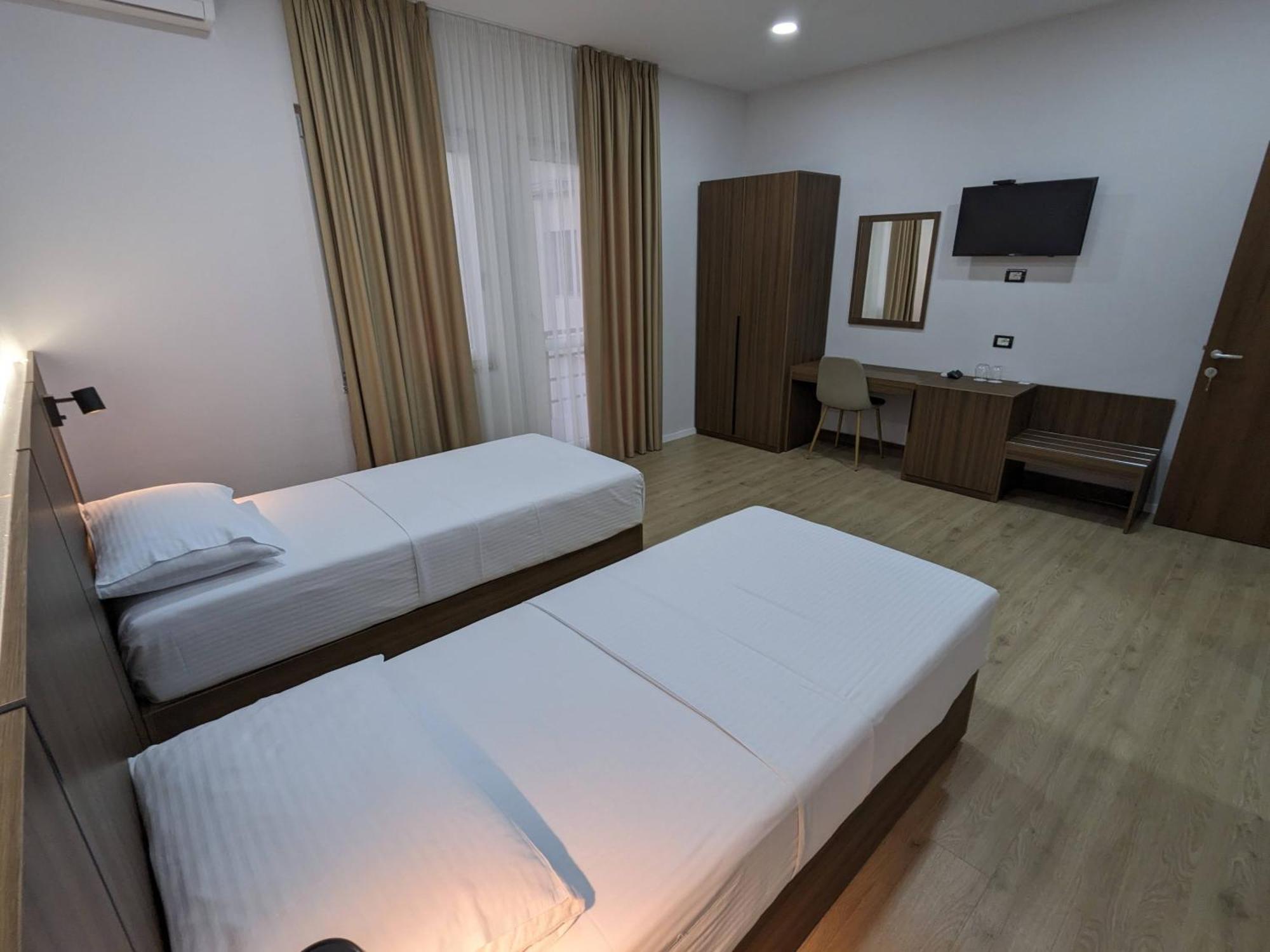 Hotel Aleks Shkoder Exterior photo