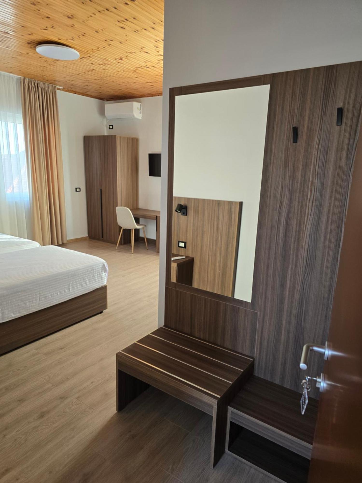 Hotel Aleks Shkoder Exterior photo