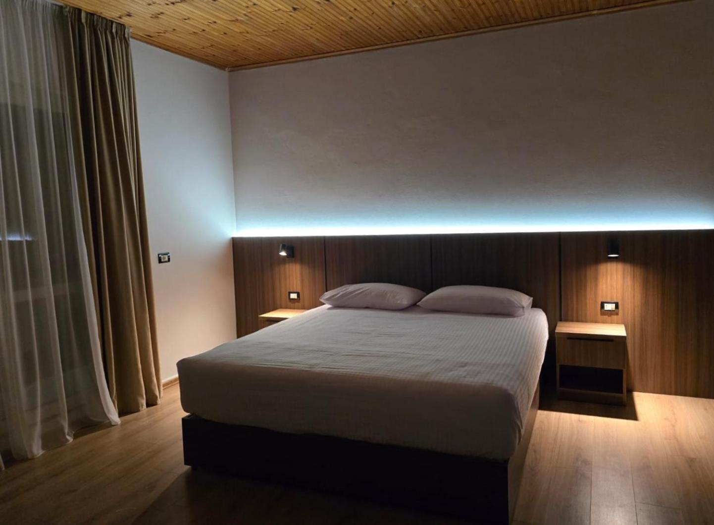 Hotel Aleks Shkoder Exterior photo
